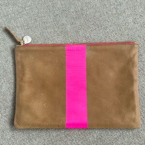 Clave V leather clutch